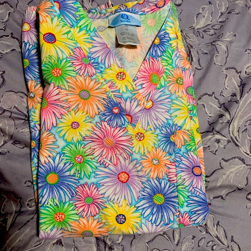 SOLD. Scrubs SB brand top in XL